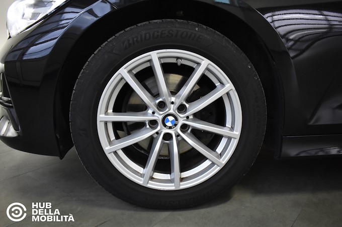 BMW 320d 48V Touring Business Advantage